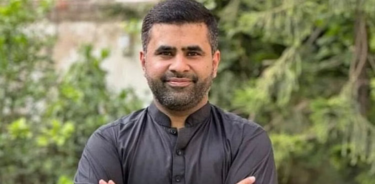 'Bill Bill Pakistan' singer Aun Ali Khosa returns home