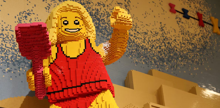 Lego to replace oil in its bricks