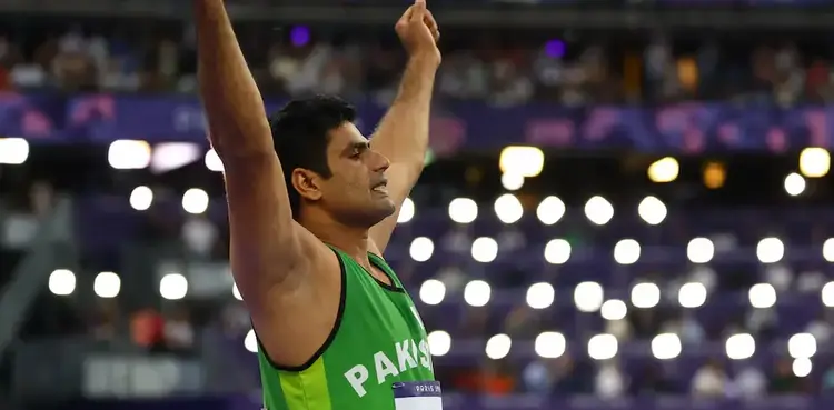 Arshad Nadeem pour in congratulations gold medal