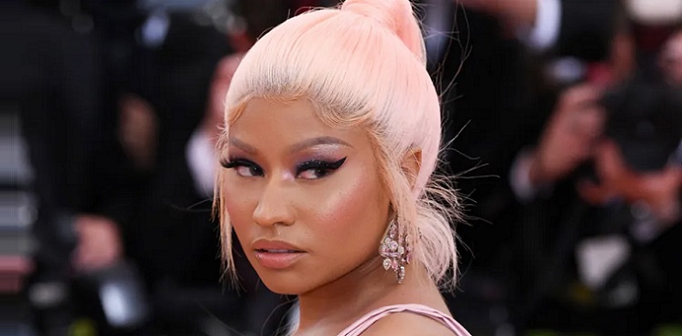 nicki minaj sued by fan
