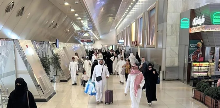 Kuwait, revokes, citizenship, 90 people