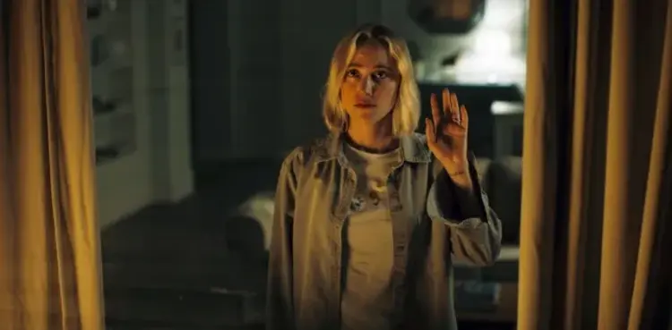 netflix, Maika Monroe, watcher, hollywood