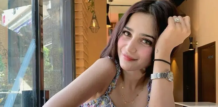 aima baig, viral, photoshoot, instagram, pakistani singer