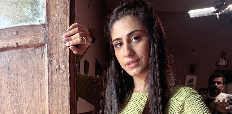 naeema butt, viral pictures, kabhi main kabhi tum