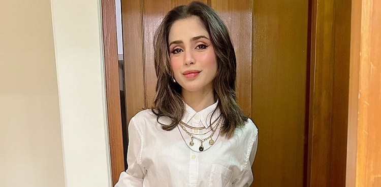 aima baig, momina mustehsan