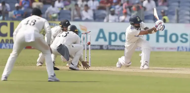 Virat Kohli, Mitchell Santner, IND v NZ, Test