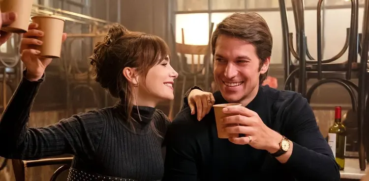 Lucas Bravo, Lily Collins, Netflix, Emily in Paris