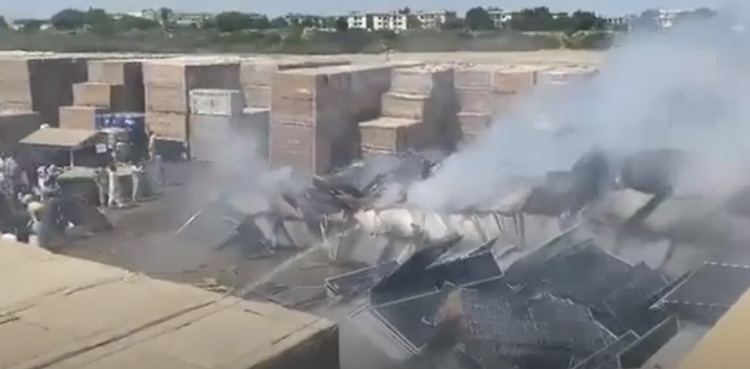 Fire, warehouses, contained, nine hours, Karachi