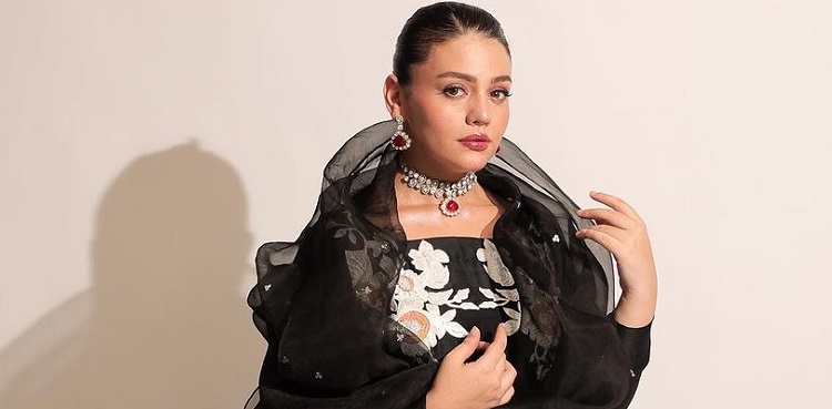 zara noor abbas claps back at trolls