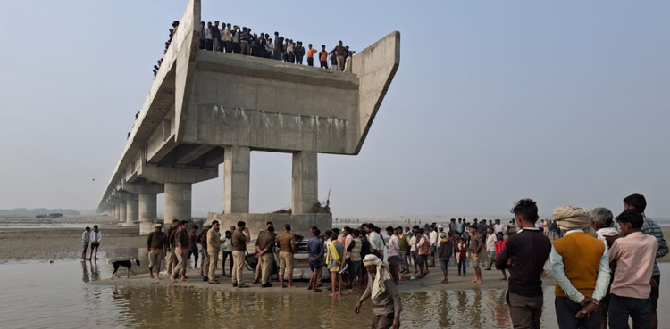 Google Maps , car plunges off incomplete bridge, India