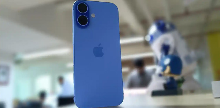 Apple takes top spot for smartphone sales