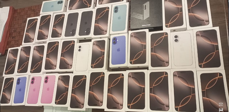 Customs, 37 iPhones, seized, Lahore Airport