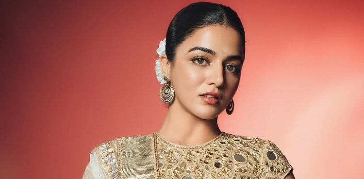 VIRAL: Wamiqa Gabbi shares hilarious pictures with all 'Baby John'