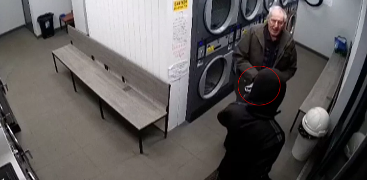 Viral video, old man fighting robber, jeans