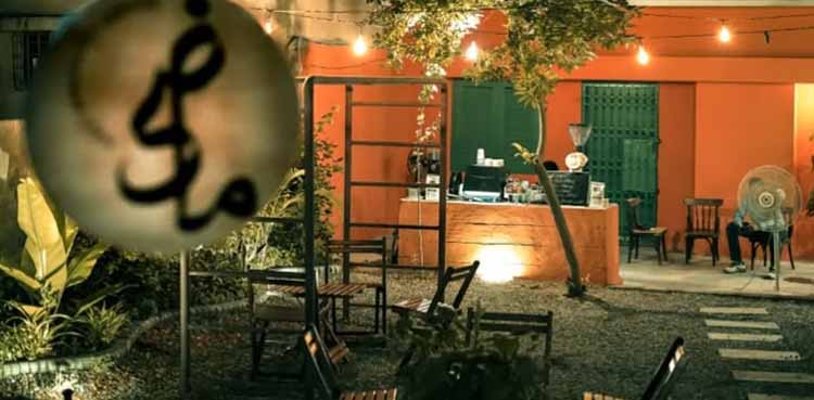 Maazi Cafe, Karachi couple, Karachi cafe