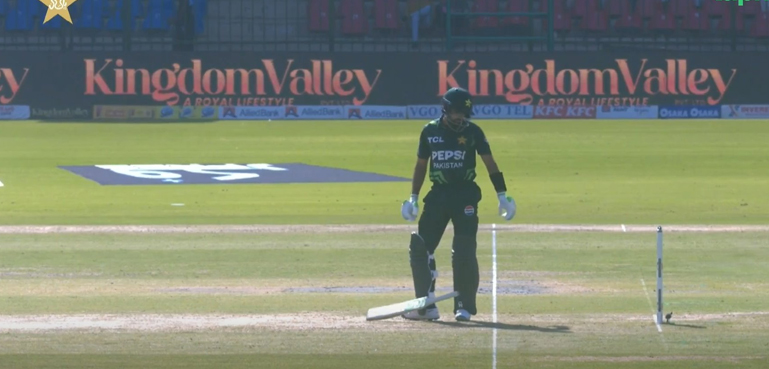 Babar Azam, throws bat, PAK v NZ final