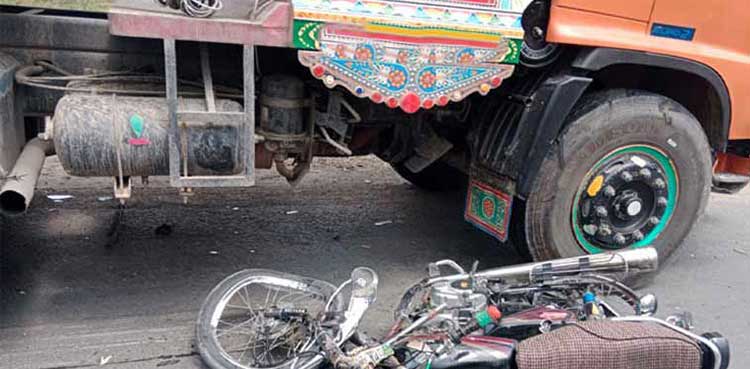 Karachi, water tanker, motorcyclists, death toll, traffic accidents