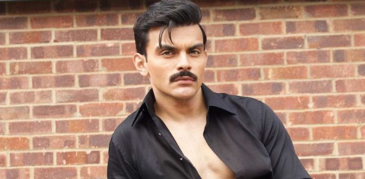 Veer Pahariya spent 300 crores to be cast as hero in Sky Force?