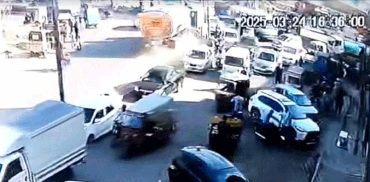 Malir--Halt,-accident,-pregnant-woman,-cctv