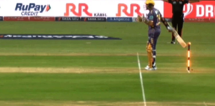 Sunil-Narine-IPL-hit-wicket