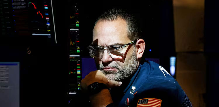 US Treasuries hit by fresh selling pressure amid Trump tariffs