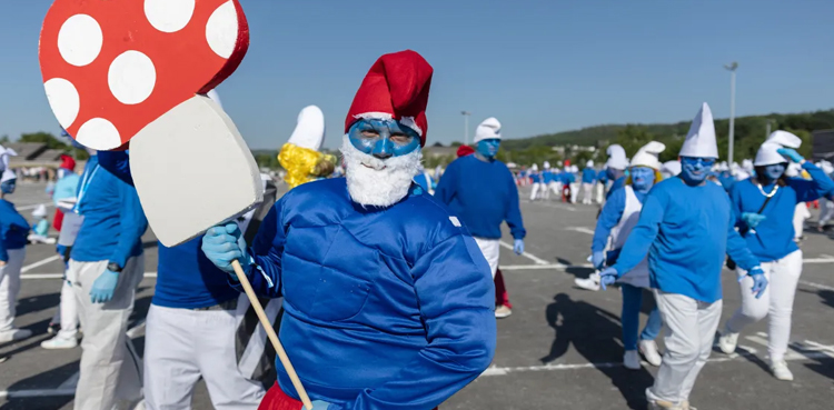 Smurf world record, Landerneau, France, costume gathering, Peyo, Smurfs