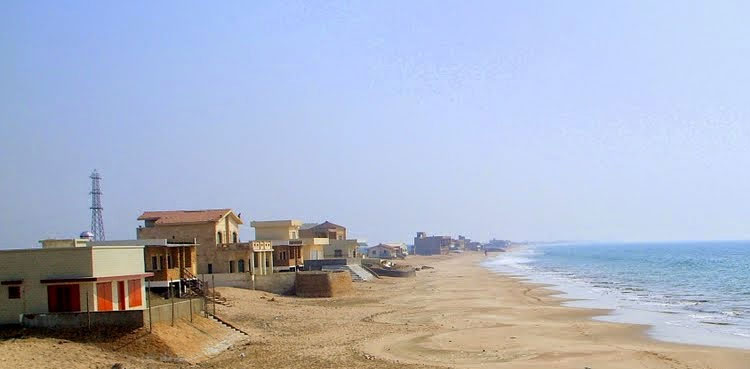 Karachi-police,-Sandspit-beach,-families-bar