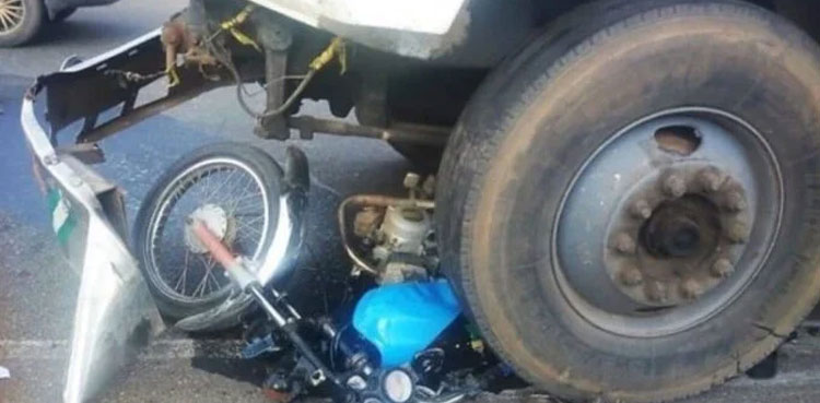 Motorcyclist,-Karachi,-crushed-to-death