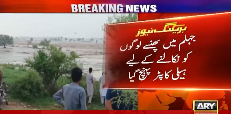 Pakistan-Army,-rescue,-Jhelum,-flood,-helicopter