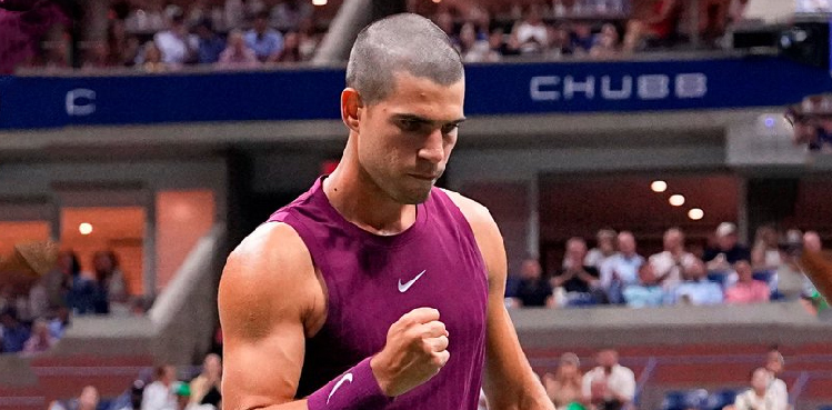 New-look Alcaraz eases past Opelka at US Open