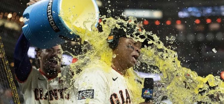 Rafael Devers sparks San Francisco Giants’ rout of Chicago Cubs