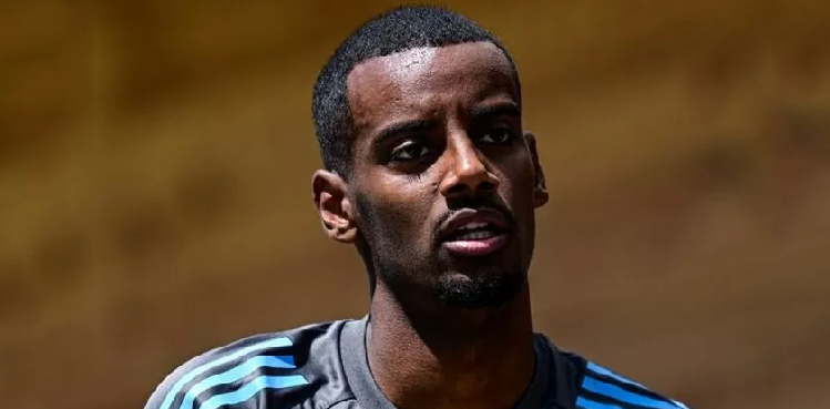 Guimaraes admits failure in solving Isak transfer saga