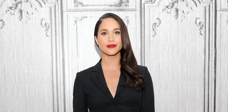 Meghan markle, Chrissy Teigen, royal family