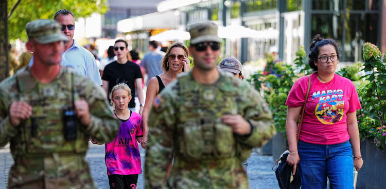 US National Guard troops in Washington to begin carrying weapons, officials say