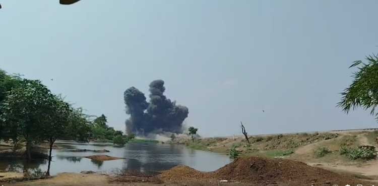 Embankment near Rivaz Bridge blown up to protect Jhang from floodwaters