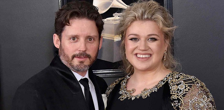 Kelly Clarkson husband Brandon Blackstock dating her assistant