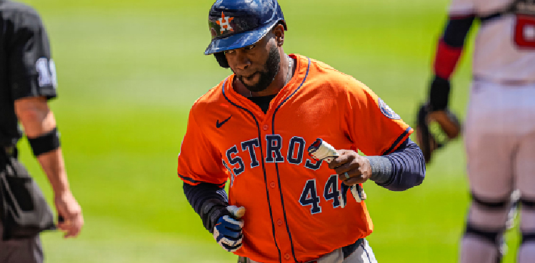 Astros’ Yordan Alvarez exits against Rangers