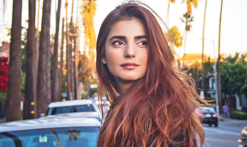 Momina Mustehsan’s funny response to a fan sparks debate online Momina Mustehsan