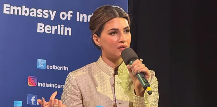Kriti Sanon delivers powerful speech on women’s health in Berlin Kriti Sanon, Bollywood