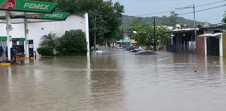 Heavy rains flood Mexico towns, leave nearly 130 dead or missing Heavy rains, flood. Mexico