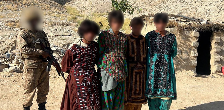 Four terrorists in women’s disguise arrested during Khuzdar IBO: ISPR