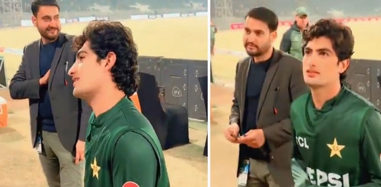 “Abbu buhat dantengay”: Naseem Shah’s cute reaction to female fan for selfie goes viral