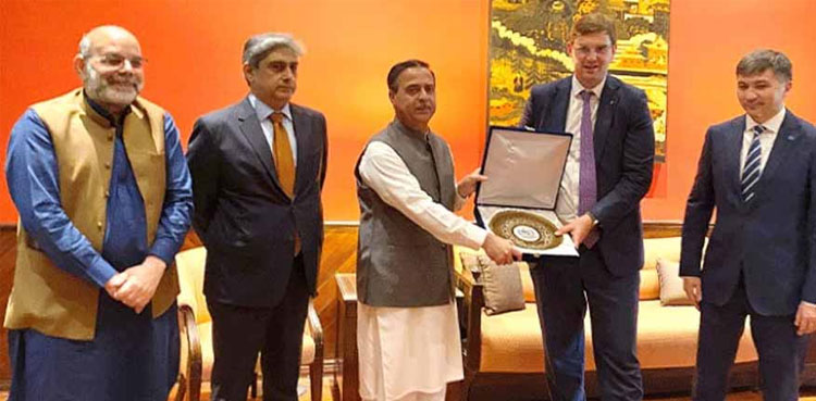Pakistan invites Kazakhstan to invest in Gwadar, Karachi ports
