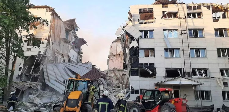 Putin accuses Ukraine of deadly attack on student dorm, orders military to prepare